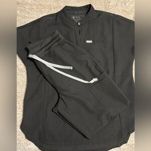 FIGS scrubs S petite